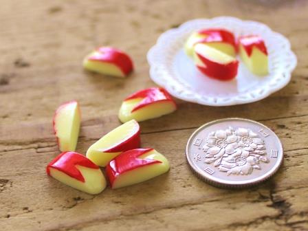 画像2: miniリアルなフルーツ【うさぎリンゴ】10個